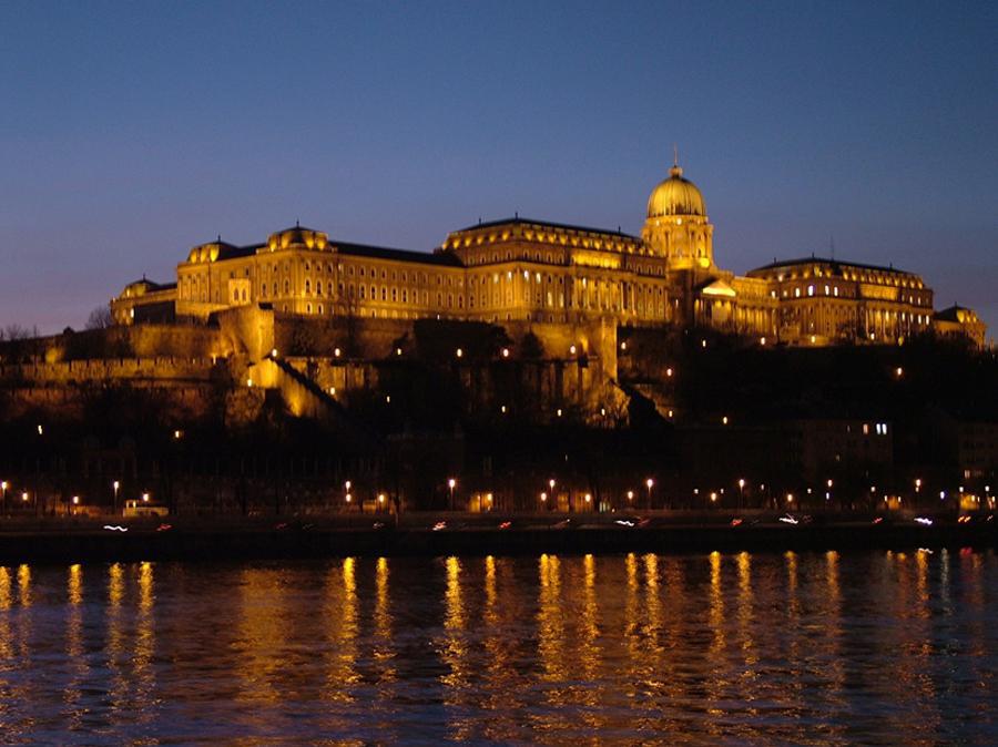 Một ngày lạc bước ở thành phố mộng mơ Budapest Hungary