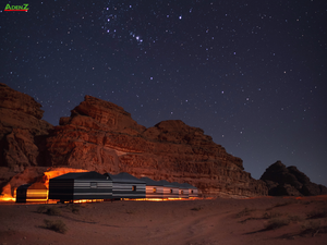 Bầu trời đêm đầy sao tại một khu cắm trại thuộc sa mạc Wadi Rum  Nguồn: Getty Images