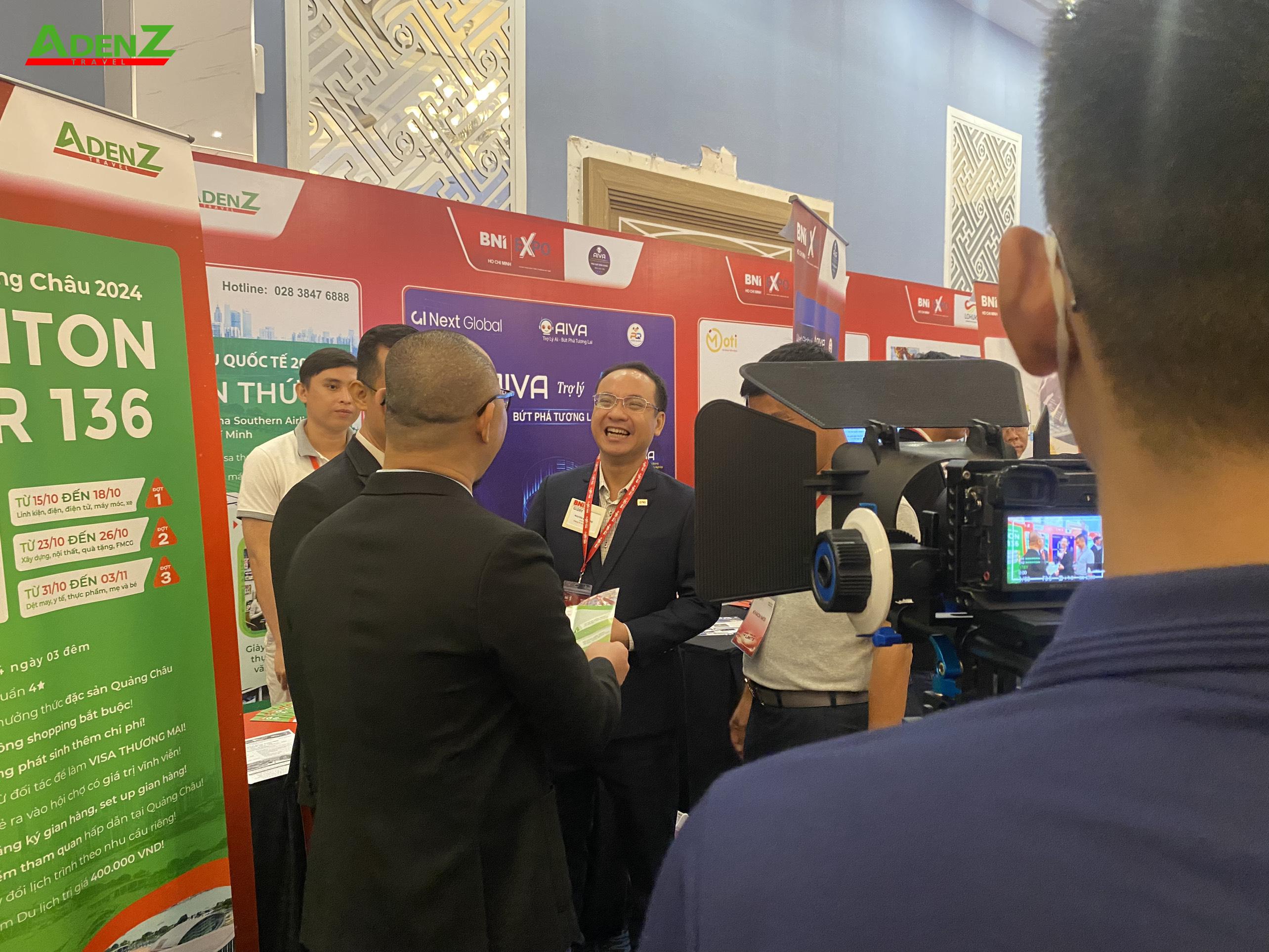  Đài Truyền hình TP.HCM quay hình, phỏng vấn tại gian hàng AdenZ Travel
