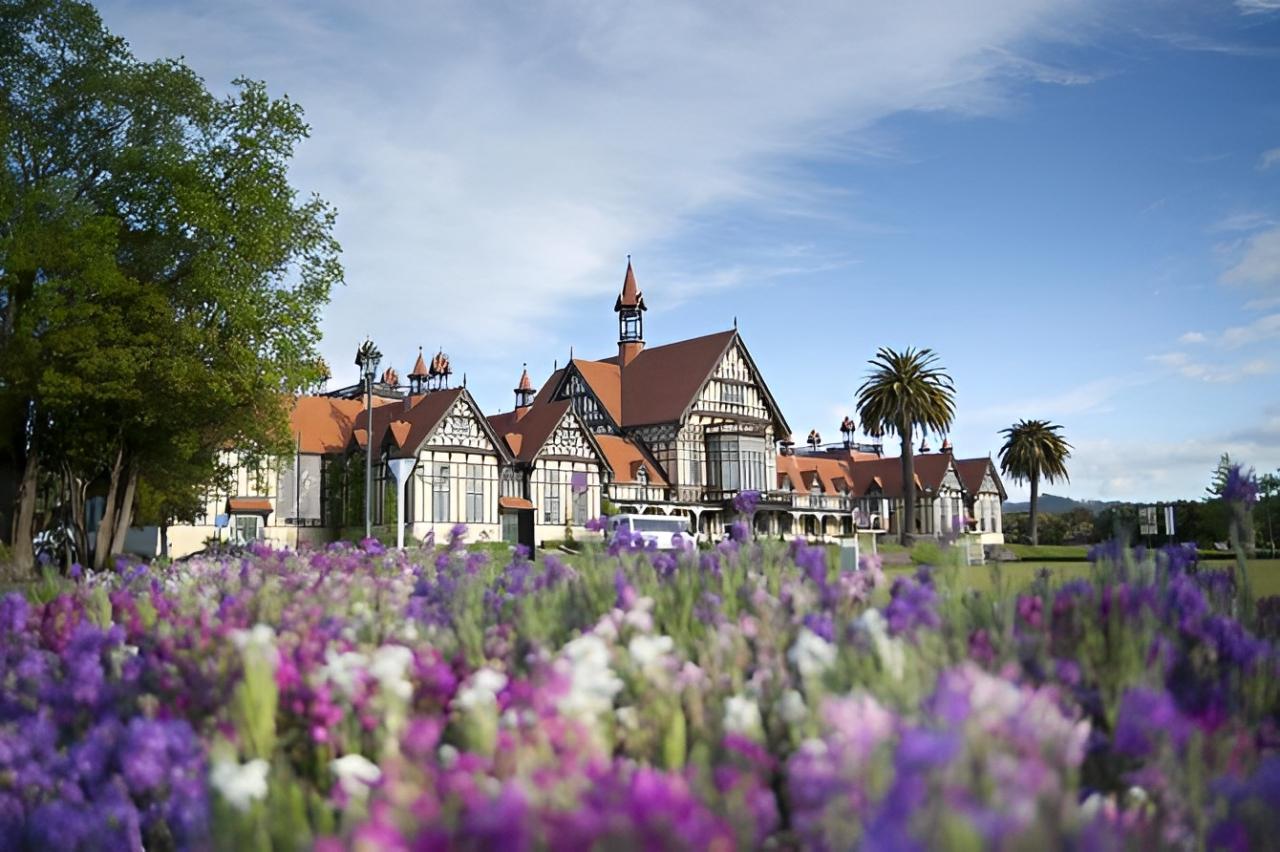 TOUR DU LỊCH NEW ZEALAND TUYẾN AUCKLAND - WAITOMO - TAUPO - ROTORUA - HOBITTON